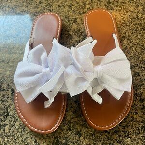 NWT 7.5 White Bow Women's Sandals